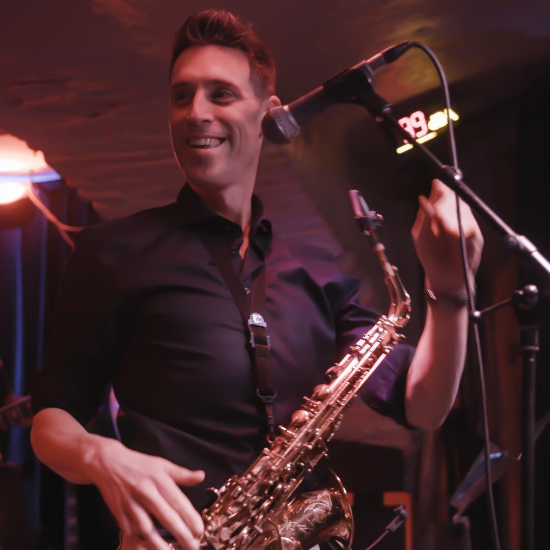 St!tch performing live